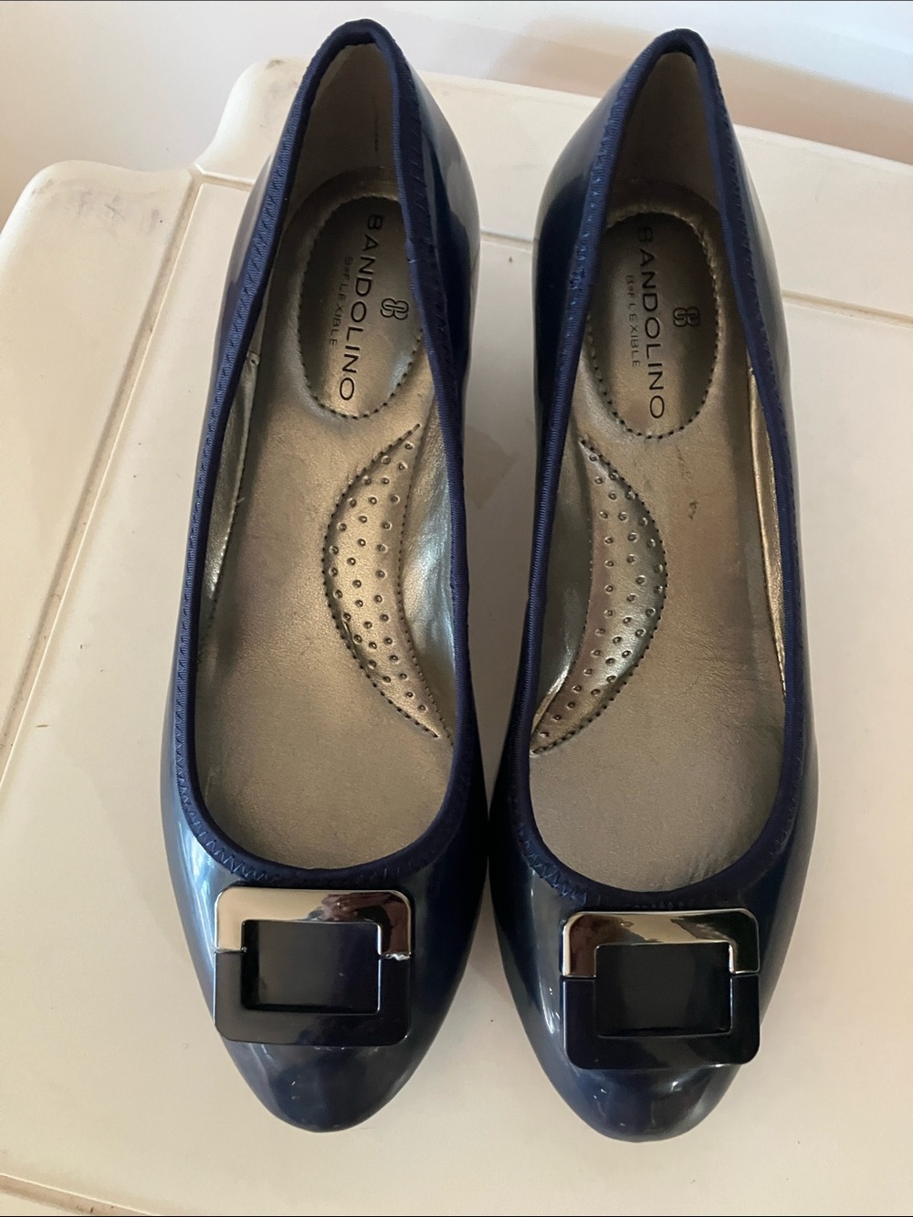 Bandolino Tad Women’s Sz 6 Navy w/Silver Bucket Slip on wedge shoe New w/box